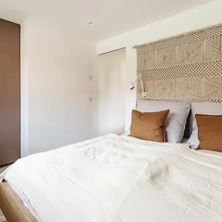 With 2 Bedrooms *